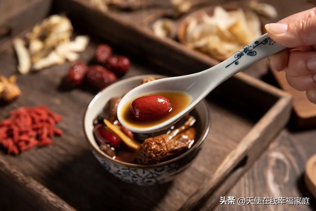 她是深圳机场最早一批建设者，常吃消炎片，为何最后爱上了中医？