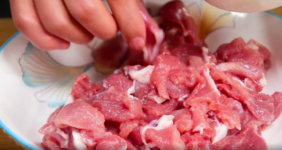 炒猪肉很柴怎么办,炒猪肉时瘦肉发柴咬不动