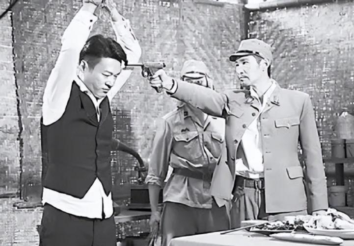 48年一国军军官被下令枪决，行刑前他拒绝下跪，高呼：毛主席万岁