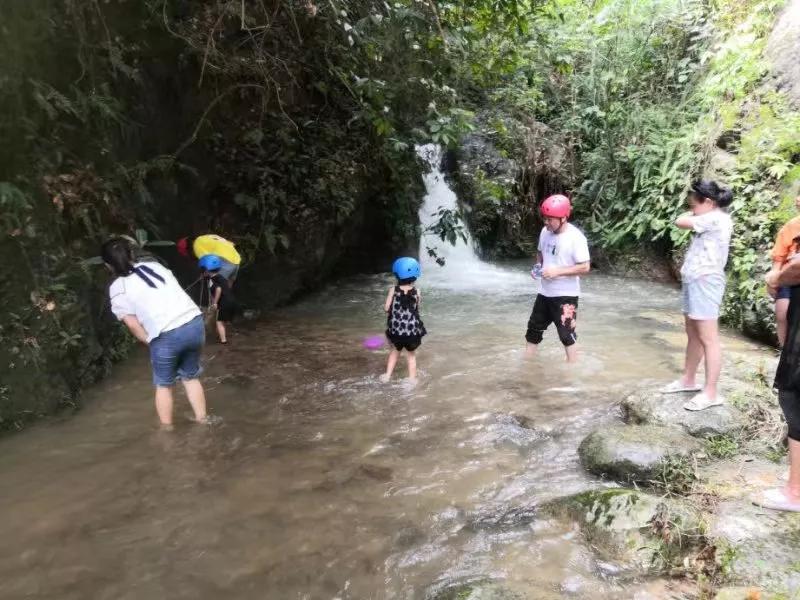 溯溪攀爬,溯溪徒步露营