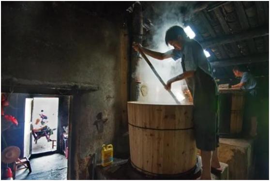 才发现,街边“现烤酒”比粮食还便宜,到底有啥猫腻?还能喝吗?