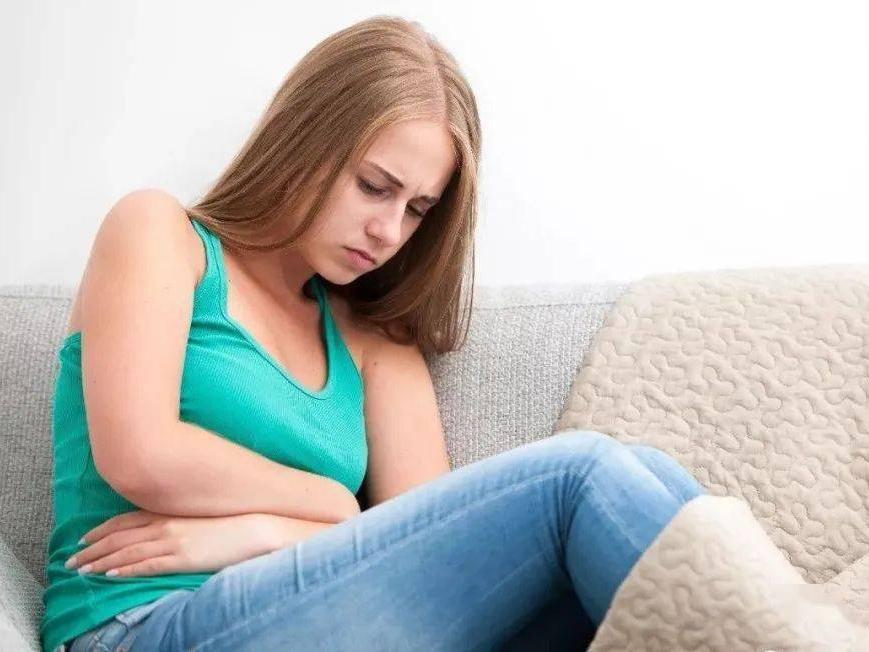 女性下部长痘是什么原因,女性外面长痘痘是什么原因引起的