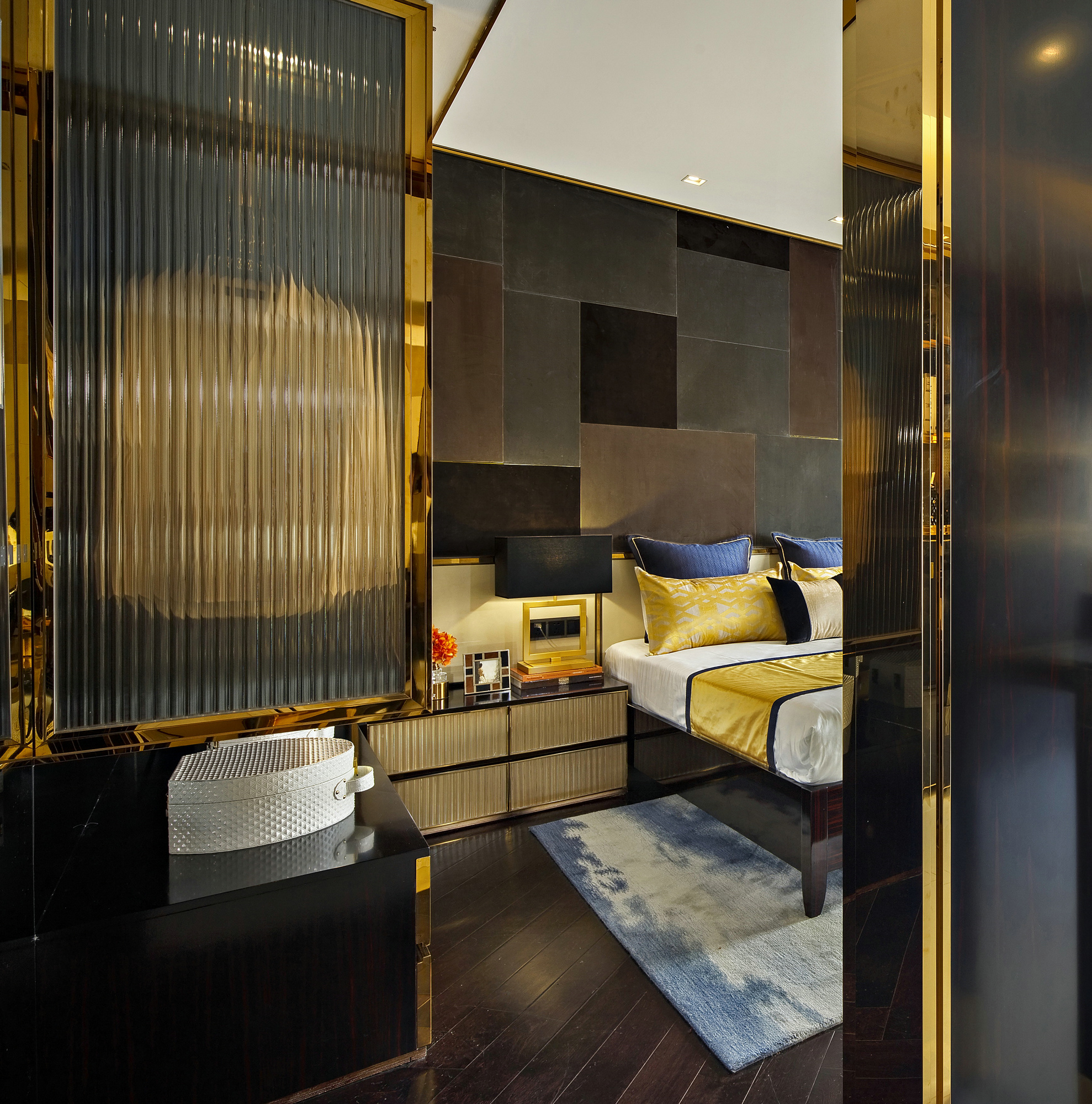 「现代设计风格」DHA香港洪德成设计-YSL精品主题风格样板房