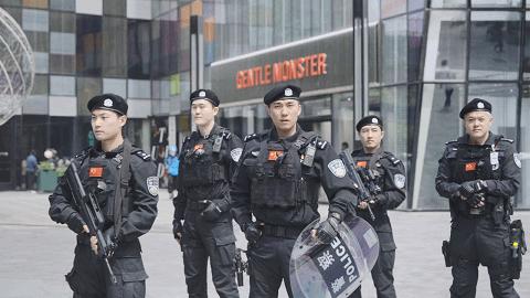 白发特警老队长,白发特警开枪