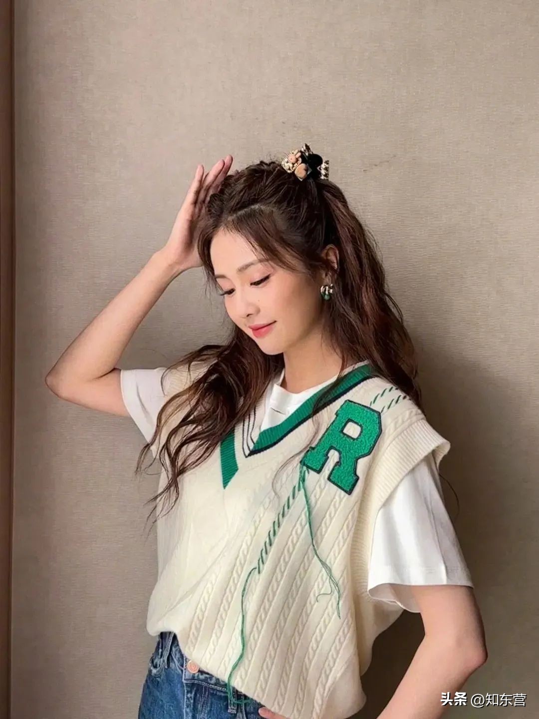 冬天披发好看又显脸小的发型,冬季干净利落减龄的发型