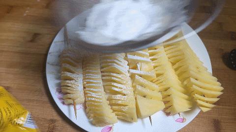 旋转薯塔怎么做酥脆,薯塔在家里怎么炸