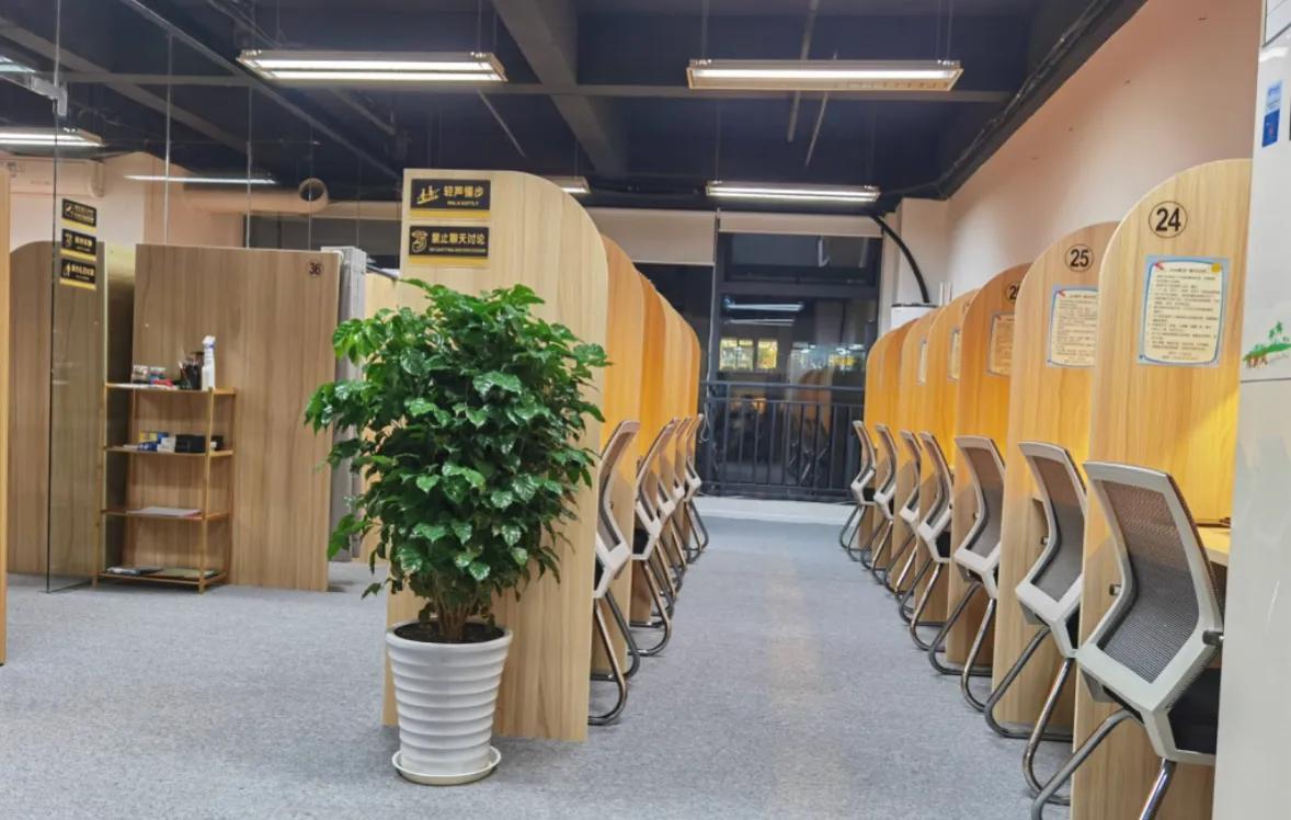 无人自助奶茶机器人加盟多少钱,自助无人创业项目