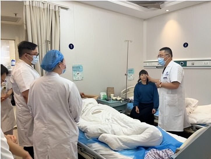 广州海峡谢占军院长口碑怎么样｜谢占军：我只是帮人还原美貌