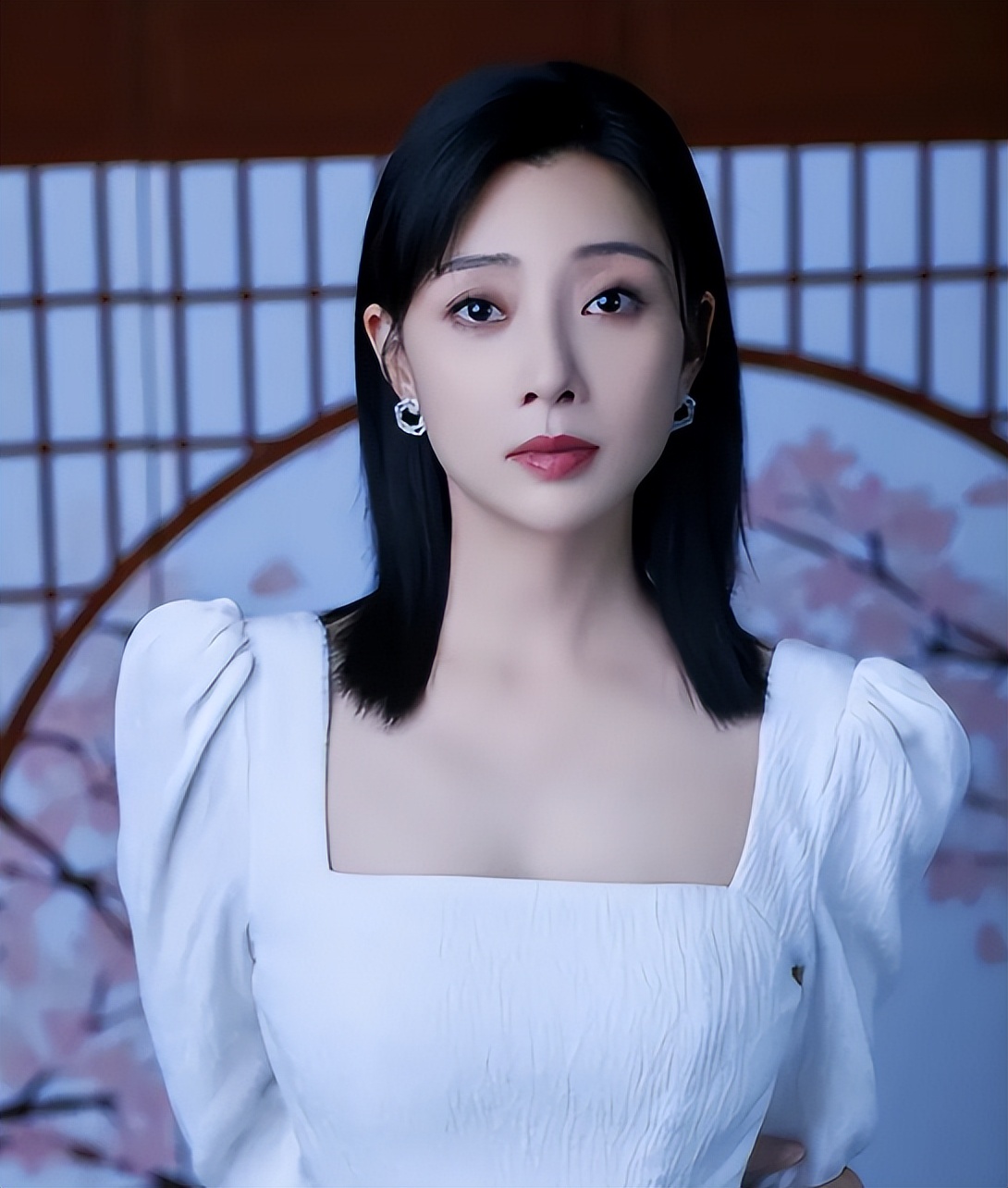 殷桃年轻时颜值巅峰,殷桃回眸一笑百媚生