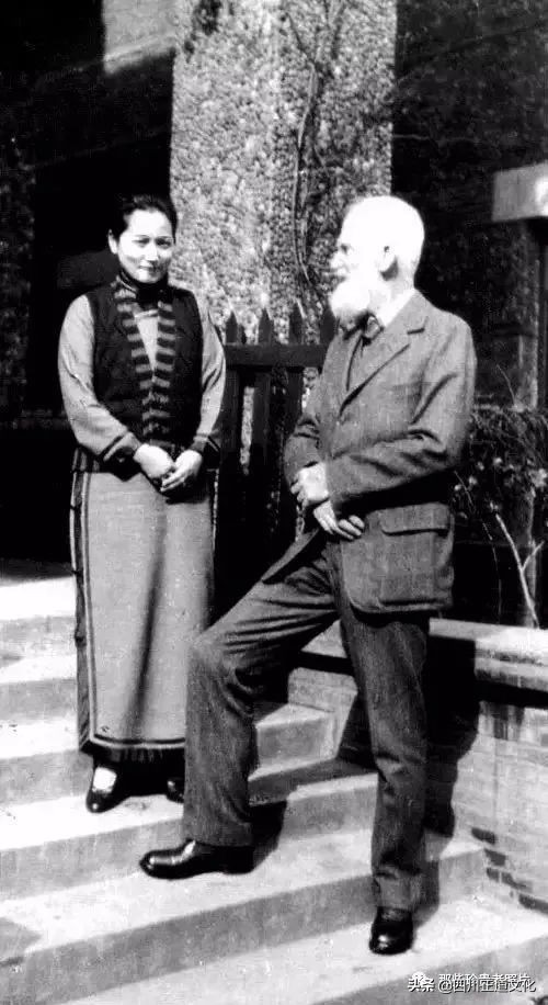 老照片纪念宋庆龄诞辰129周年