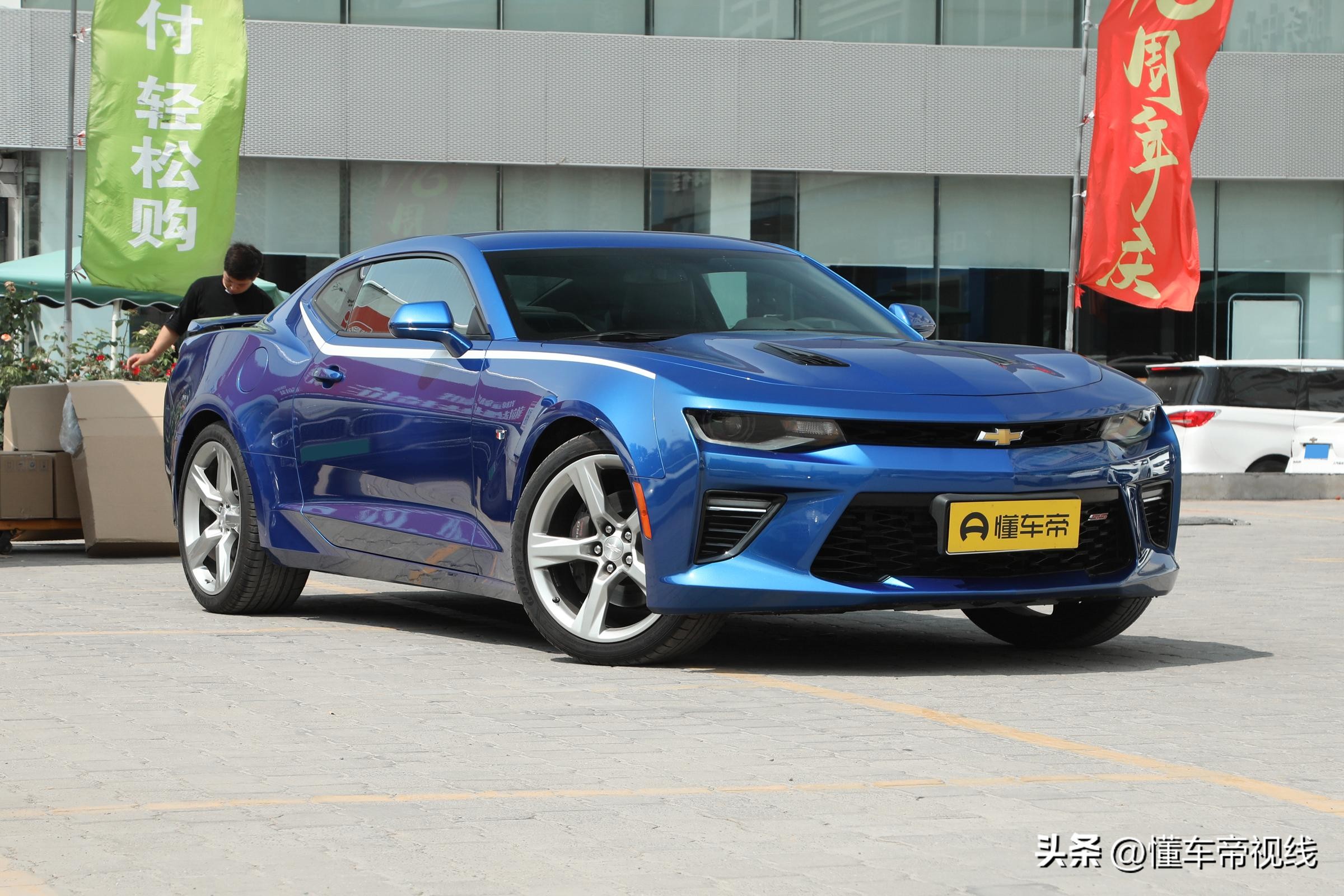 科迈罗supersportv8,雪佛兰科迈罗顶配新车赛道版