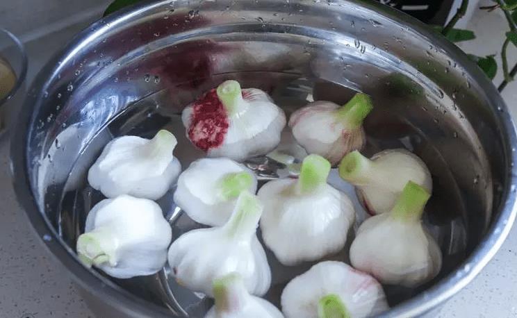 腌糖蒜不放水糖和醋的比例,腌糖蒜不加雪碧