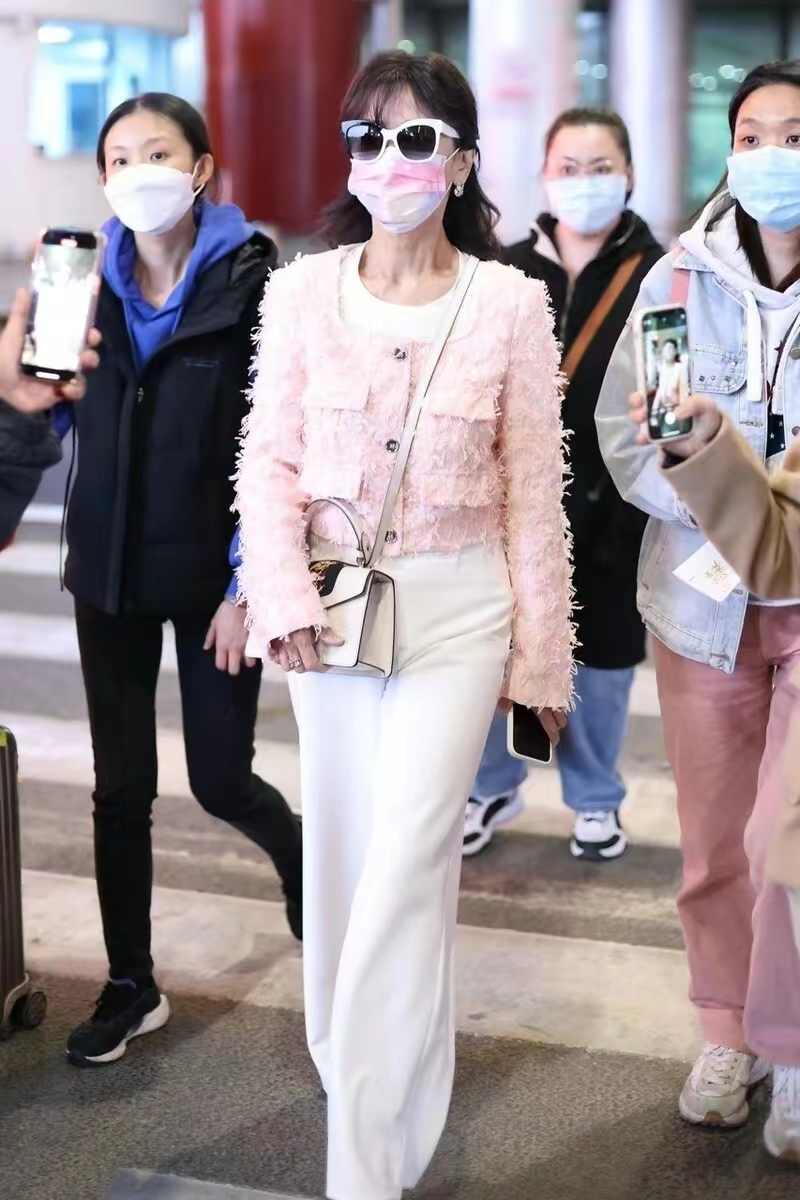 赵雅芝最好看的阔腿裤,赵雅芝秋冬季大红外套搭配图片