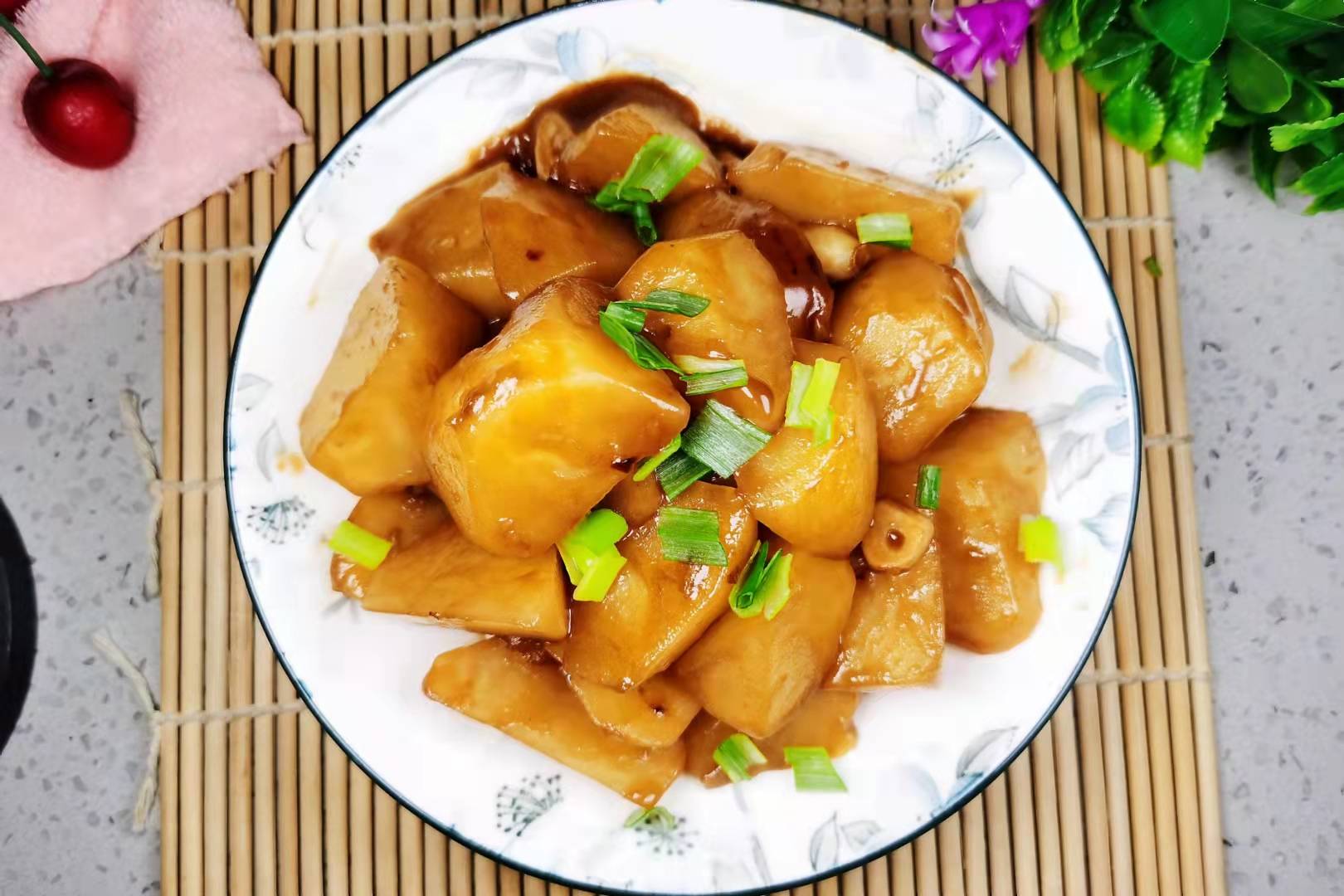 80岁老人吃芹菜有什么功效养身,土豆和芹菜的功效与作用