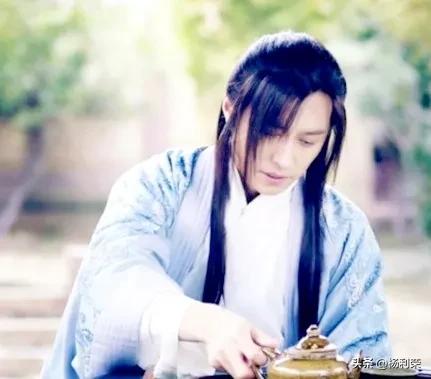 纵有疾风起人生不言弃靳东同款,纵有疾风起靳东的感触