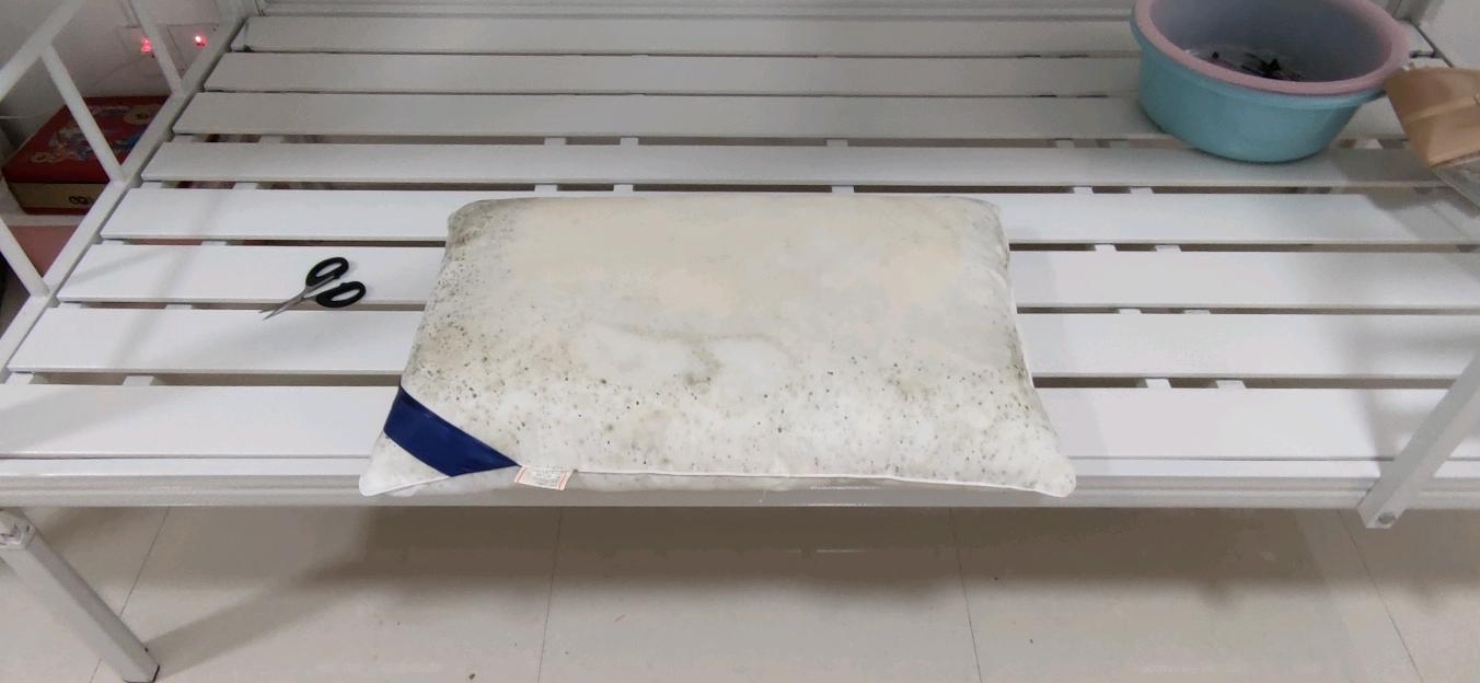 发霉的枕头清洗方法,枕头发霉睡了对人有危害吗