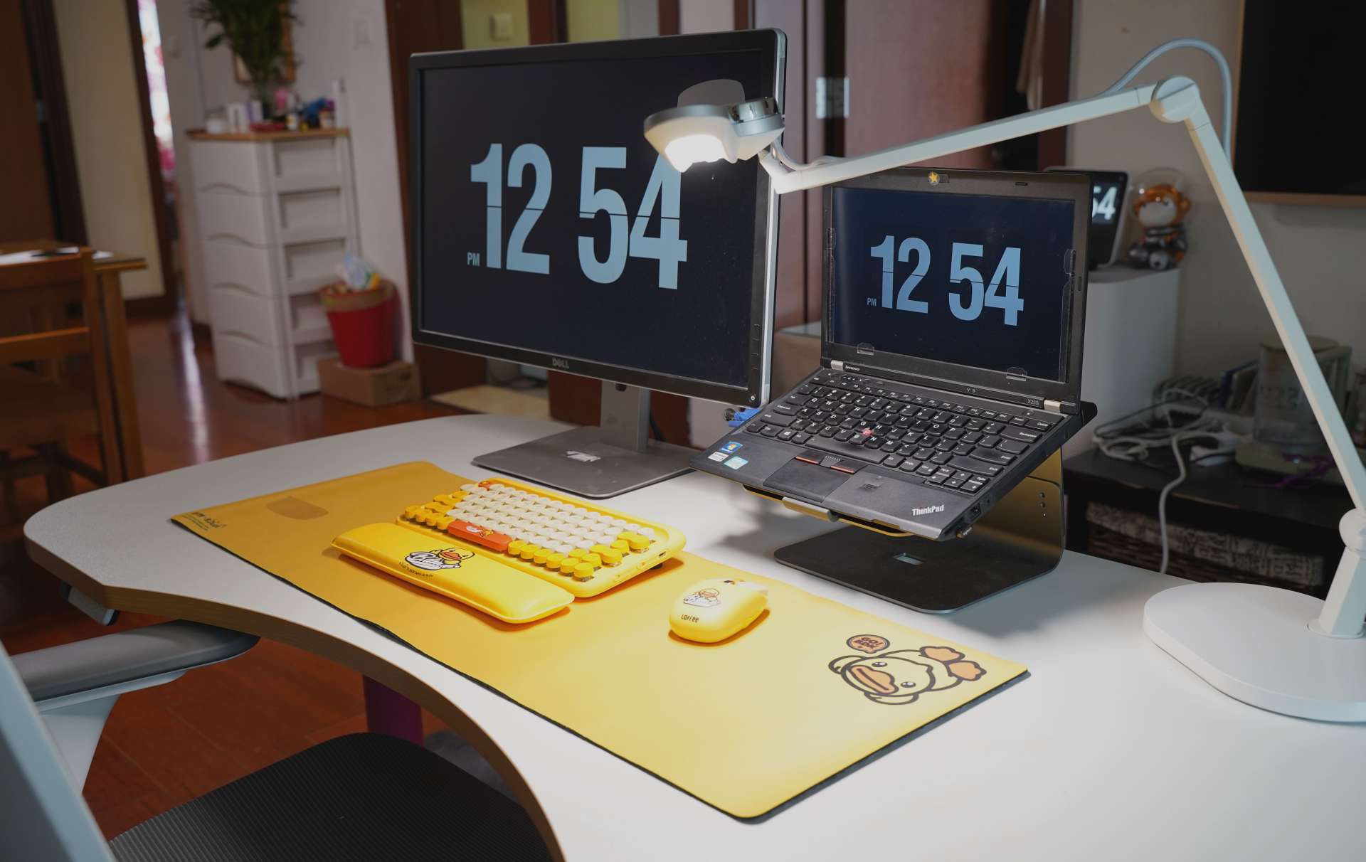 男人谁不喜欢一张大大的书桌,智芯1.8M实木升降桌那是真的爱