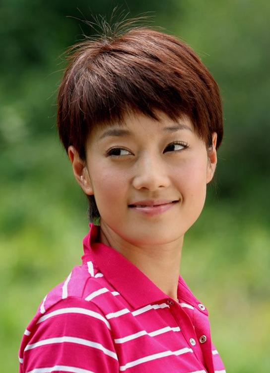 年轻时漂亮40岁却显老的女明星,40岁方脸女星