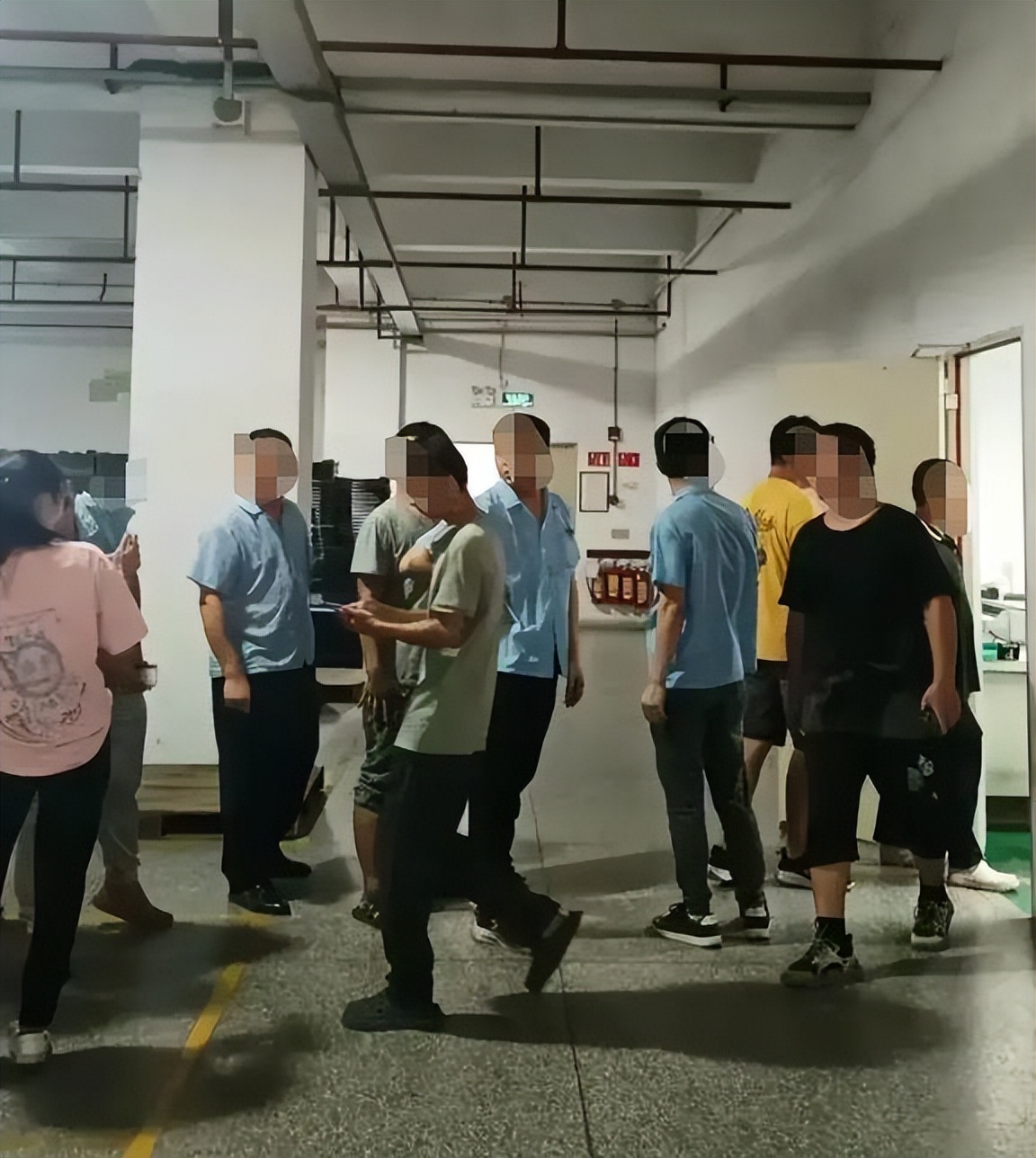 深圳一电子大厂宣布解散，员工正排队领补偿金！新安厂为什么解散