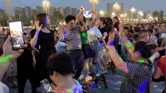 凤凰山，宇宙级草根网红孵化中心