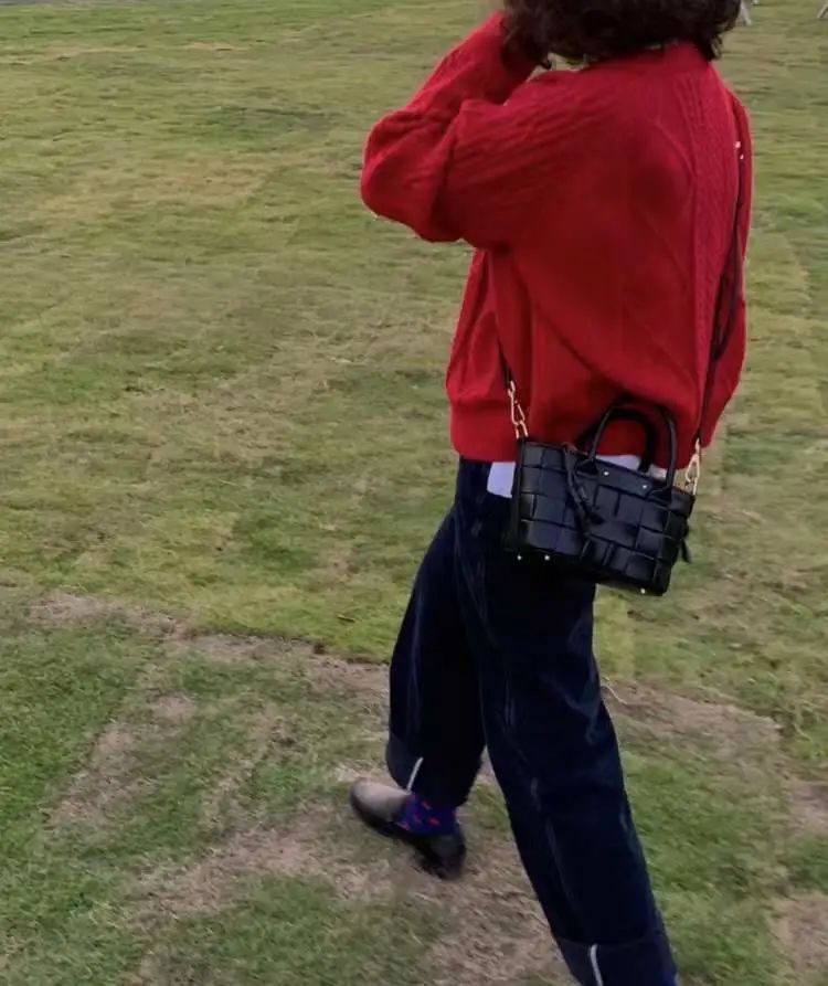 虞书欣同款双肩包平价,虞书欣10元包