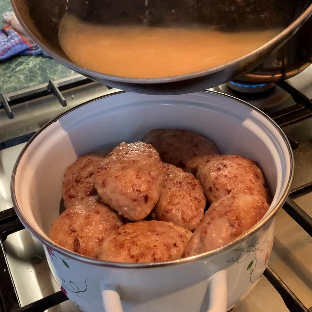 俄罗斯婆婆家庭版的土豆泥和肉饼@抖音海外热门