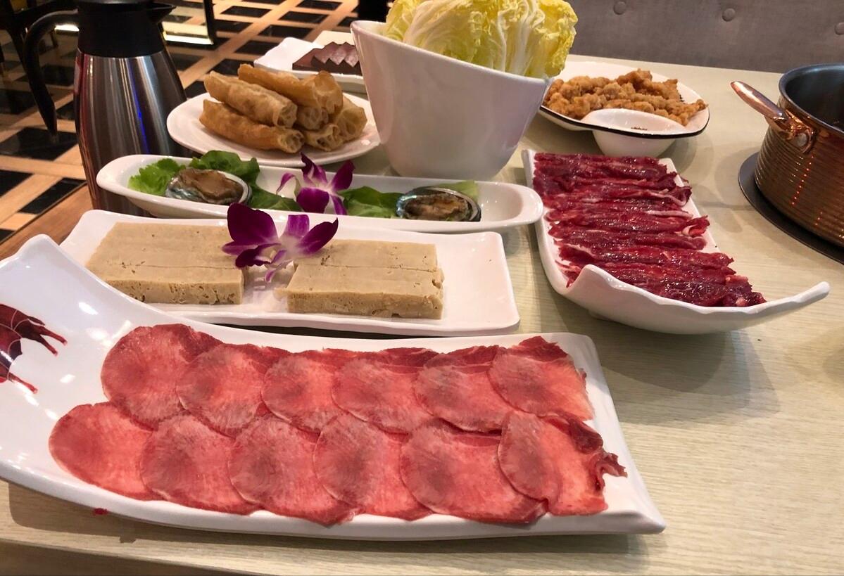 养猪大叔一年赚多少钱,四川大爷养猪完整视频