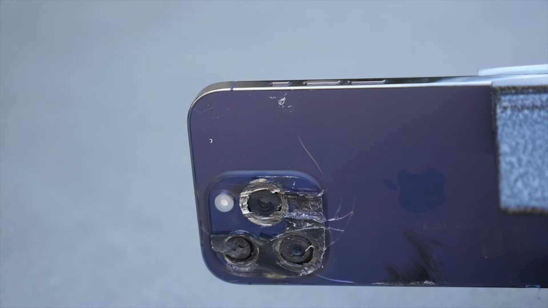 苹果14pro手机摄像头翻车普遍吗,iphone14pro摄像头玻璃有多强