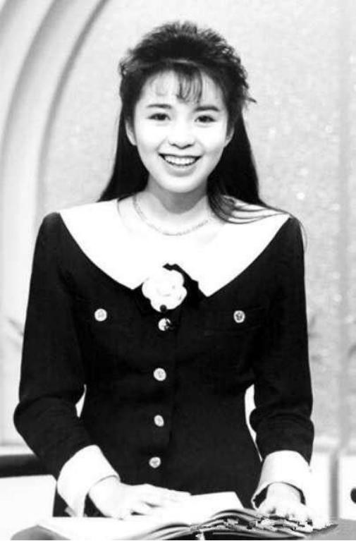 朱迅一家三口照顾瘫痪公公,朱迅和丈夫吃饭