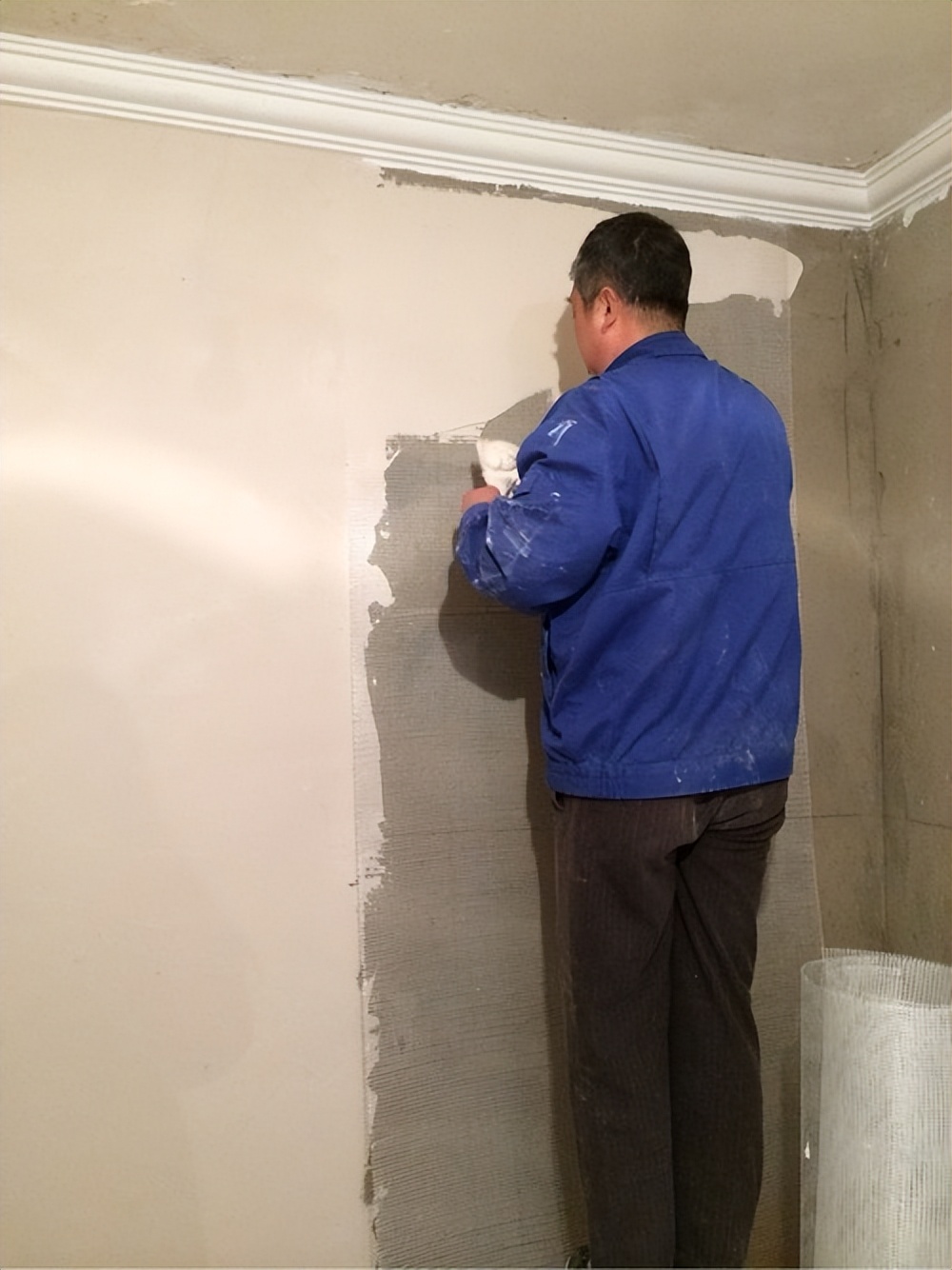 刮腻子算工钱要去掉门窗面积吗,门窗刮腻子的正确方法和步骤