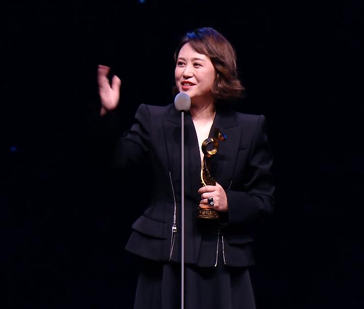 上海这一夜，内娱来了一大半，吴京谢霆锋拿大奖，冯小刚忙着交际