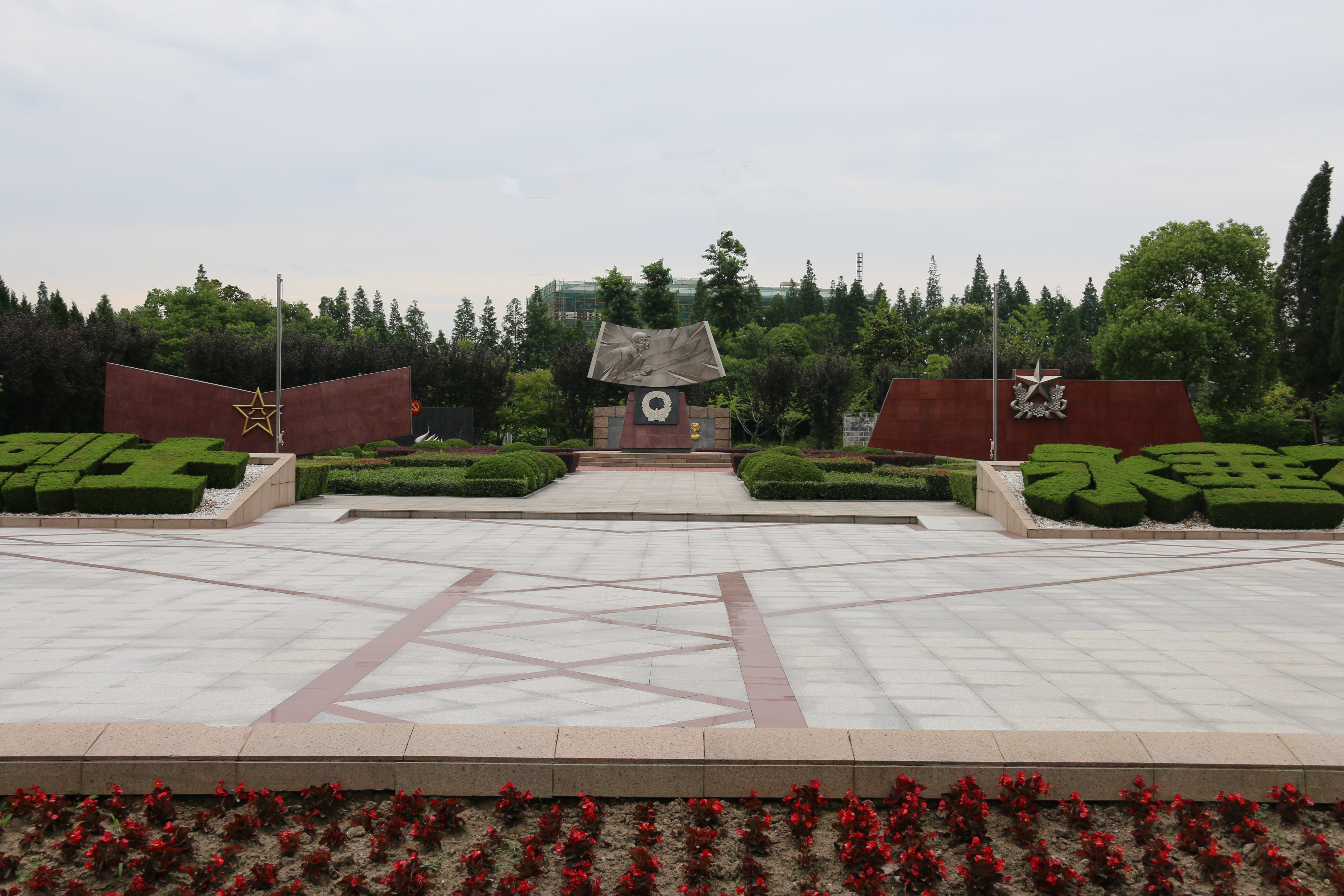 寻浙江温州籍烈士方光荣（方兴荣）后人，他长眠于嘉定区革命烈士陵园，静待亲人祭拜