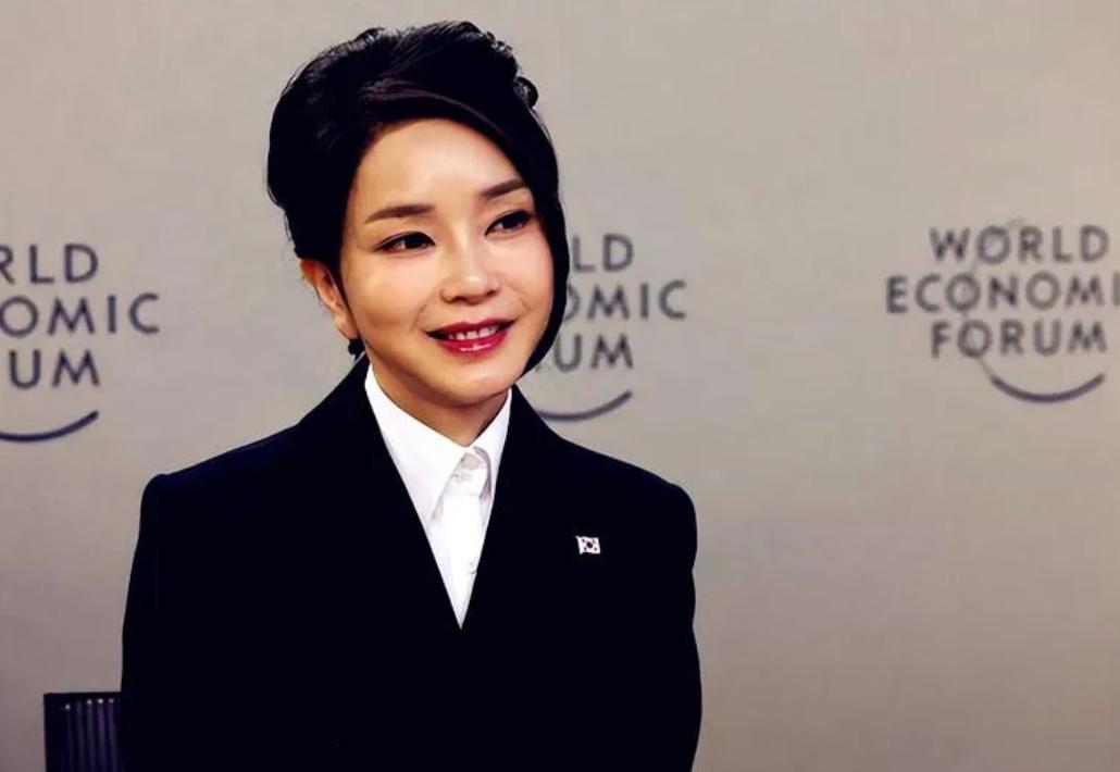 韩国第一夫人近照,韩国第一夫人美貌被质疑