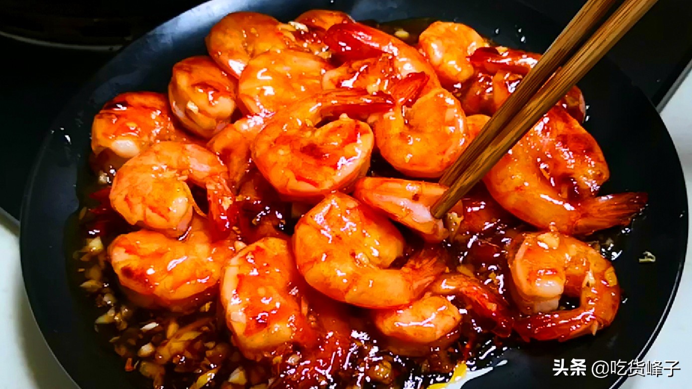 大虾这样做比清蒸油焖好吃百倍,特别大的大虾做法又简单又好吃