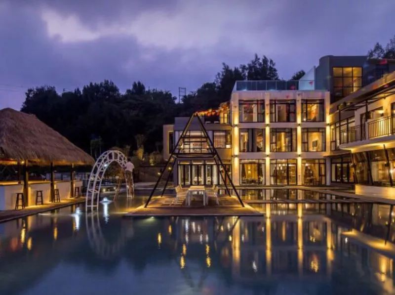 离上海一个小时车程的海边民宿,圣托里尼云上东山海景民宿优惠