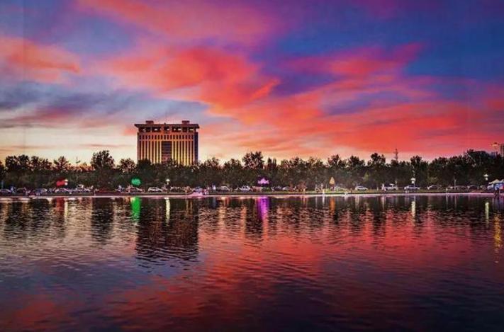 *疆新**的戈壁明珠之城，聚集的都是汉族人，成为西部百强县，石河子