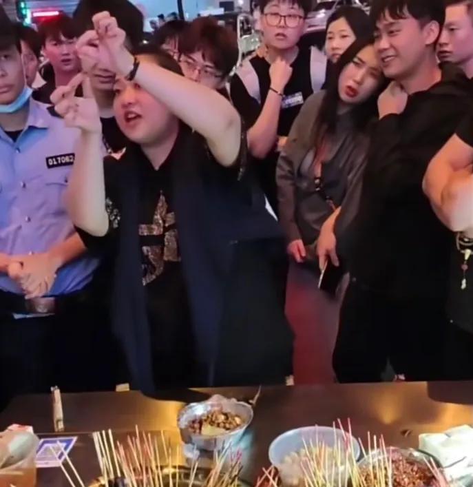 长沙买8根炸串,长沙天价炸串原视频