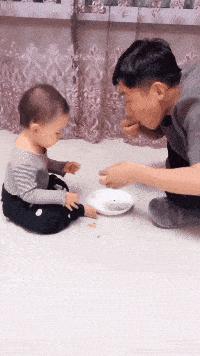 “老婆出差在宾馆给我发照片，桌子上那个是胶水吗？”哈哈哈哈