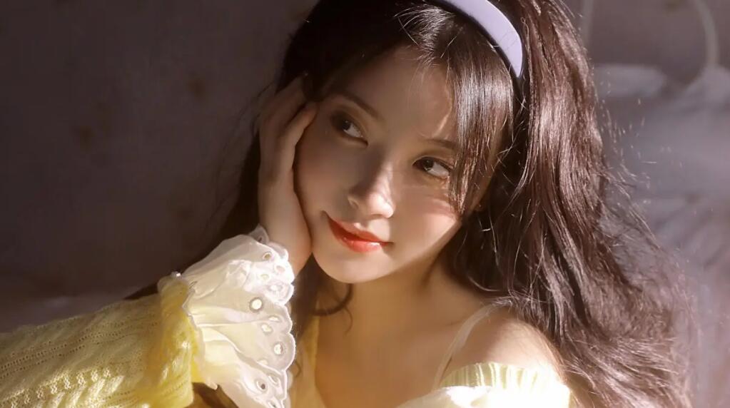 女生会对你说这三句话暗示你,肢体语言看出女生对你的态度