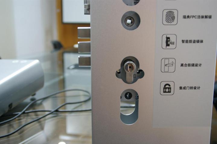 买智能锁只选半自动,用了智能锁真的后悔吗
