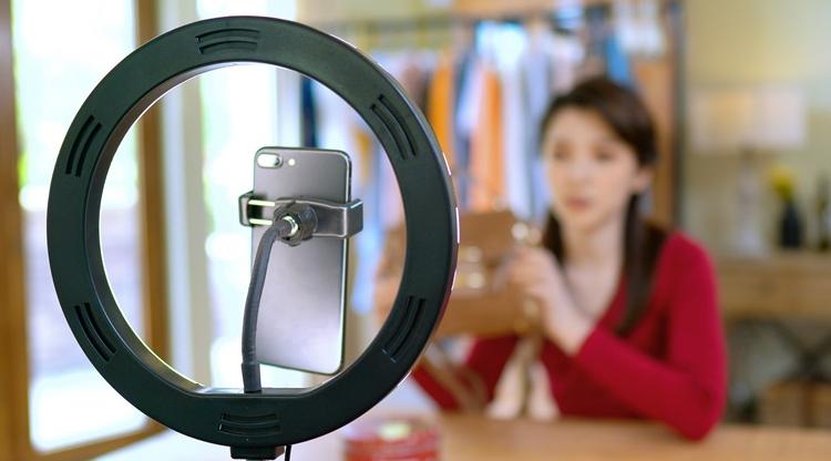 南方航空带货直播,南航空姐变身带货主播