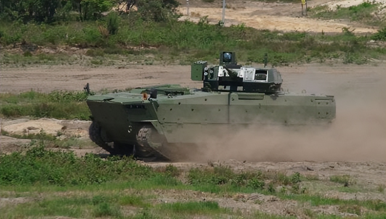 波兰轮式突击火炮,波兰牵引式榴弹炮