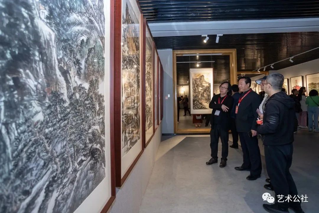 “与时代同行—中国书画名家走进榆阳学术邀请展”在陕西榆林开幕