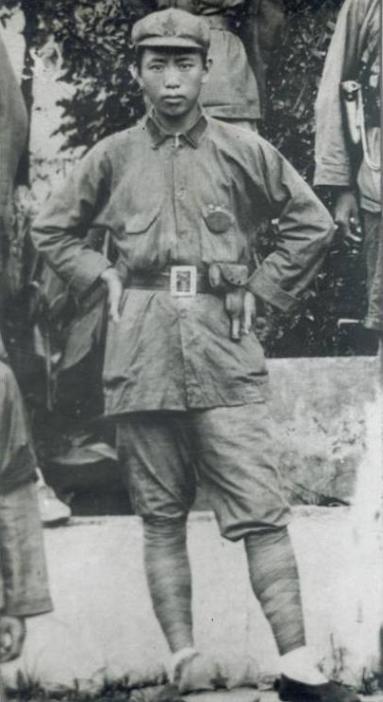 你爱人在做什么？刘亚楼回答后，毛主席潸然泪下：不准再说这种话