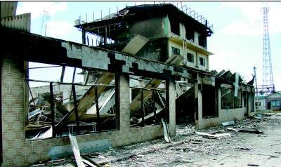 汤加国王放弃权力,汤加国王坐宝座