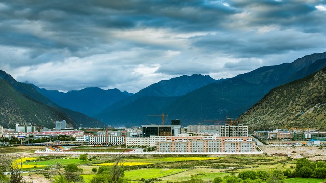 藏山旅游跟团,藏西和藏东哪个适合旅游