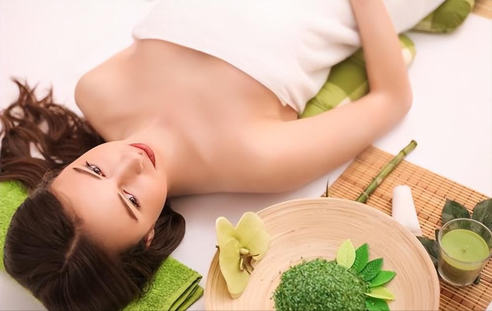 广东男子拍妻子*腥偷**视频发到群里，致妻子自杀，法院：不构成违法