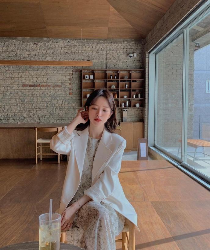 马卡龙灰色配什么颜色好看,高级感配色穿搭马卡龙