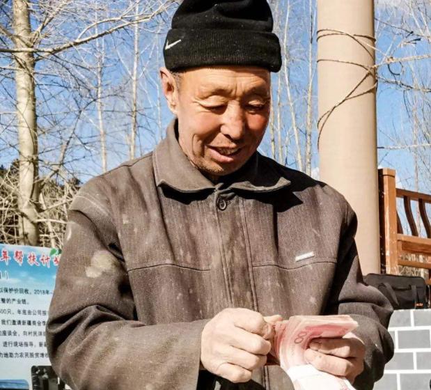 乞丐进店讨钱要给吗,乞丐进店要钱客人被吓跑后续