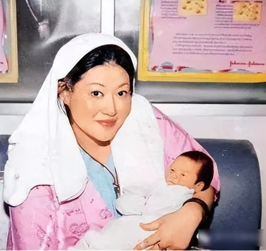 红颜薄命陈宝莲：被亲妈出卖遭干爹抛弃，留下满月孩子跳楼自尽